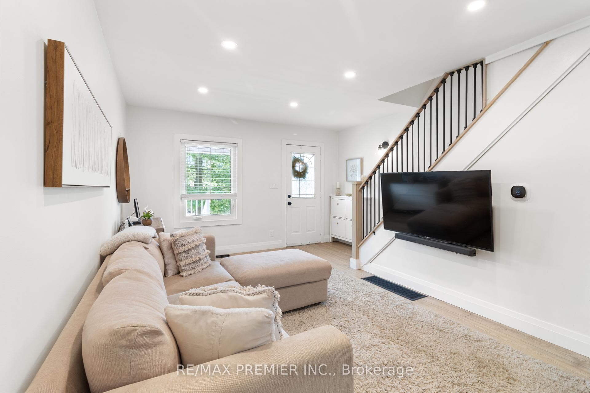 224 John Street photo 8