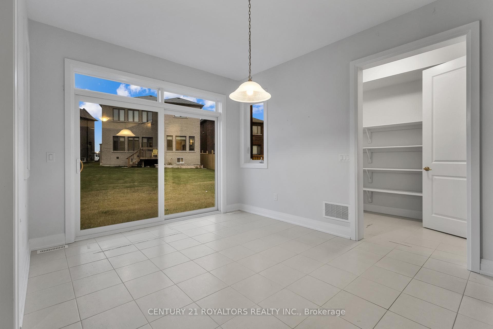 1283 Upper Thames Drive photo 12
