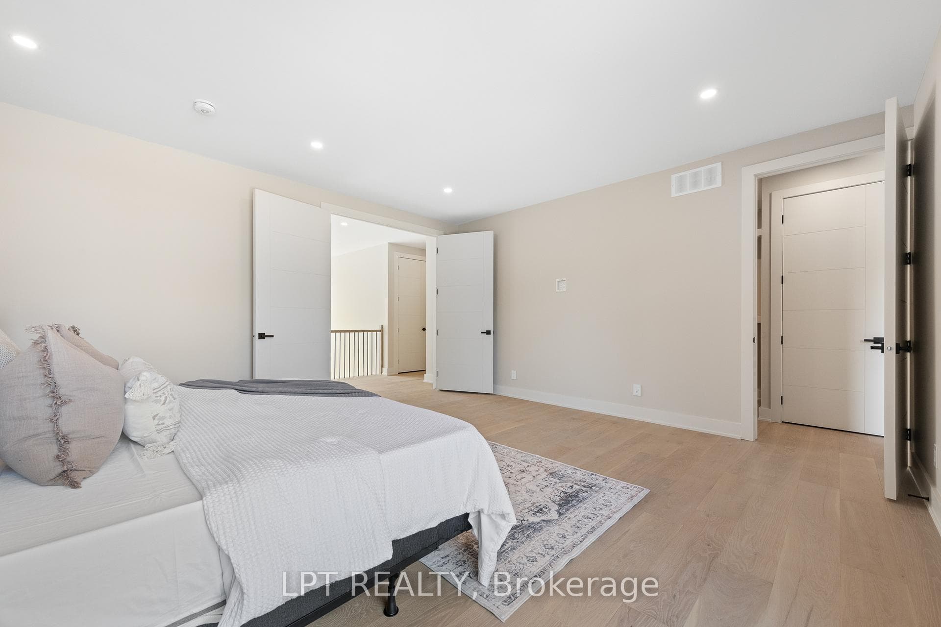 15 Briggs Avenue photo 26