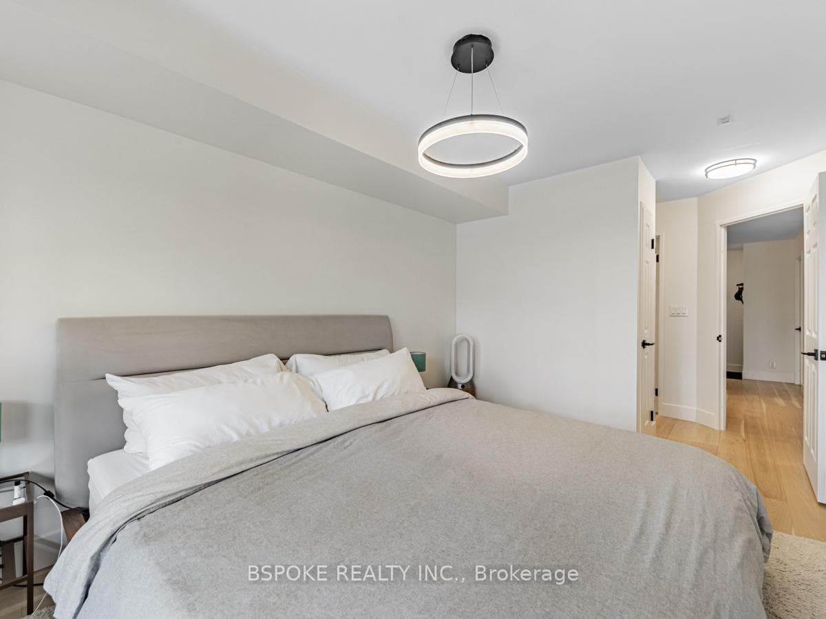 245 Davisville Avenue Unit 208 photo 15