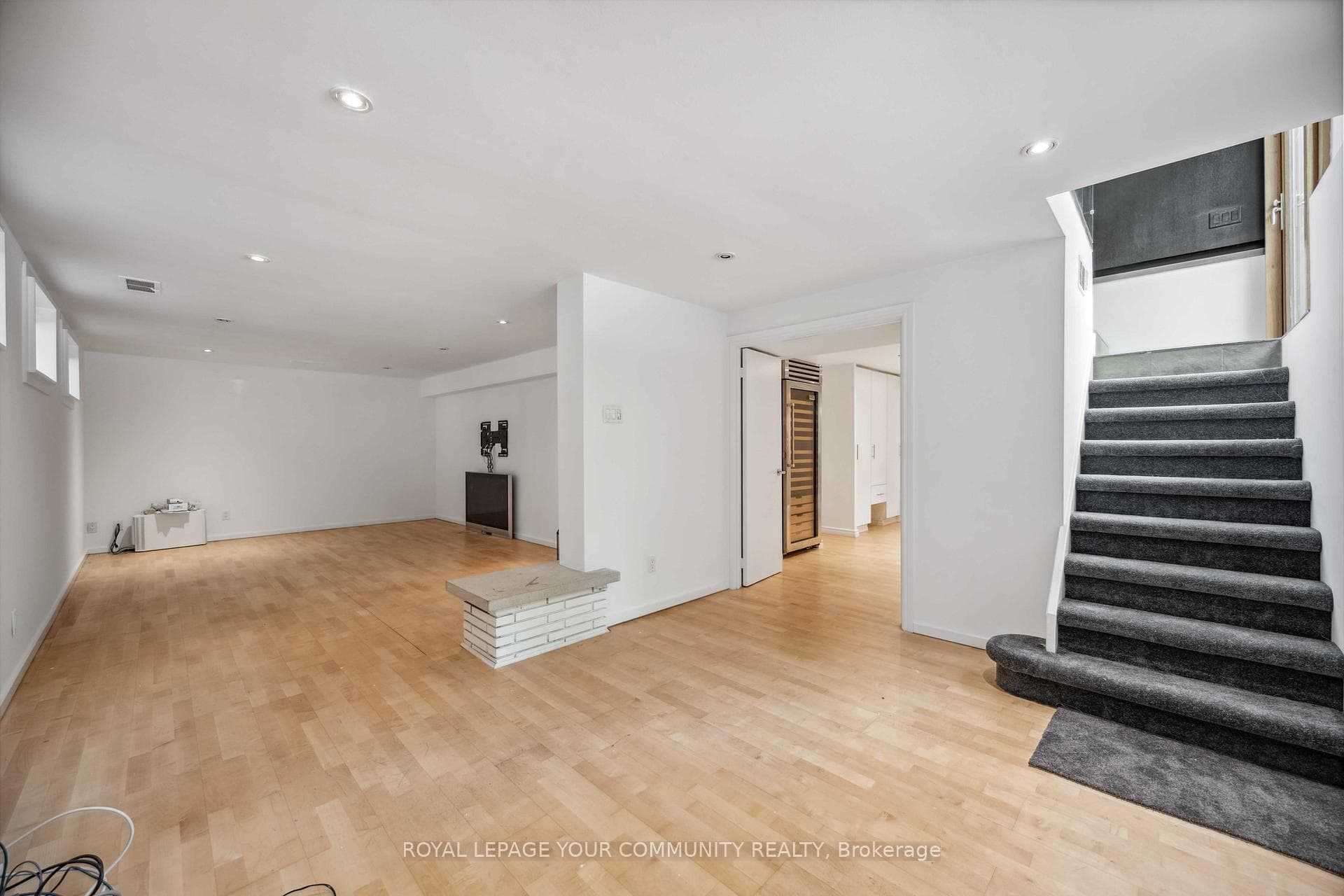 159 Burbank Drive photo 19