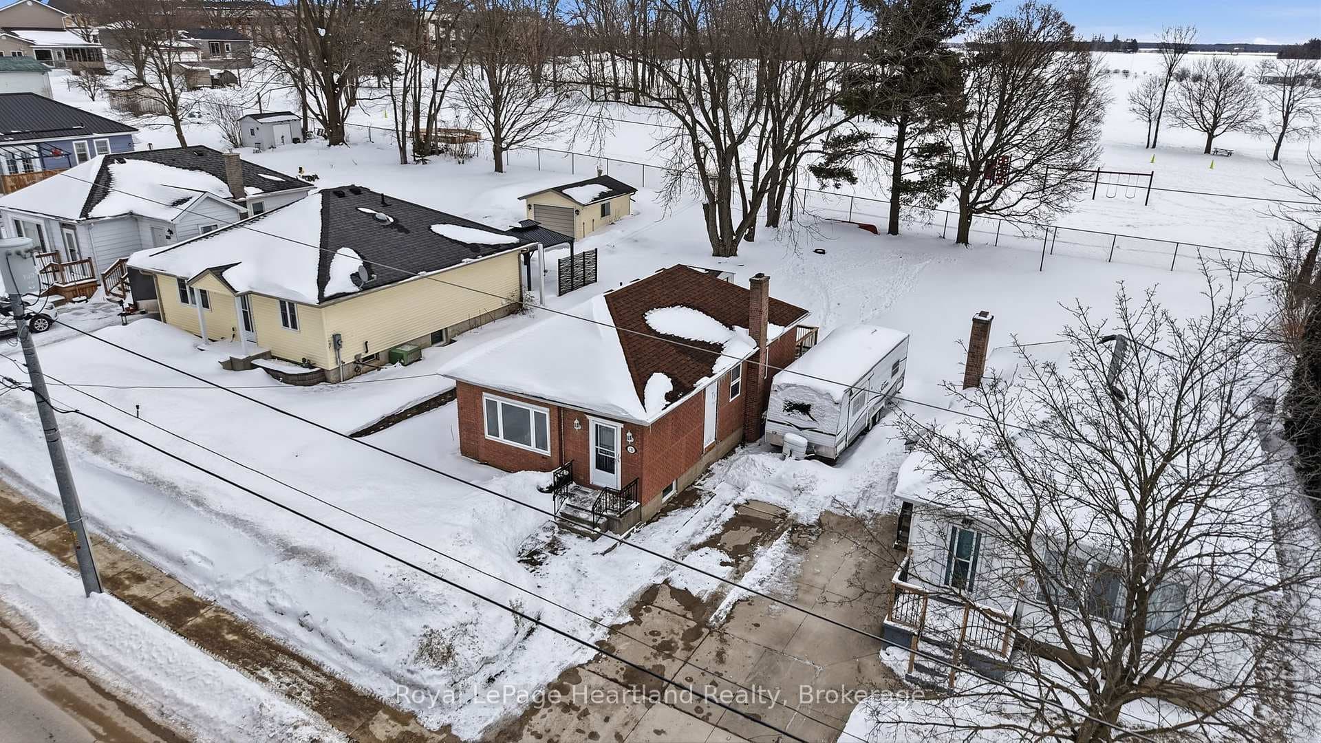 127 CARLING Terrace photo 25