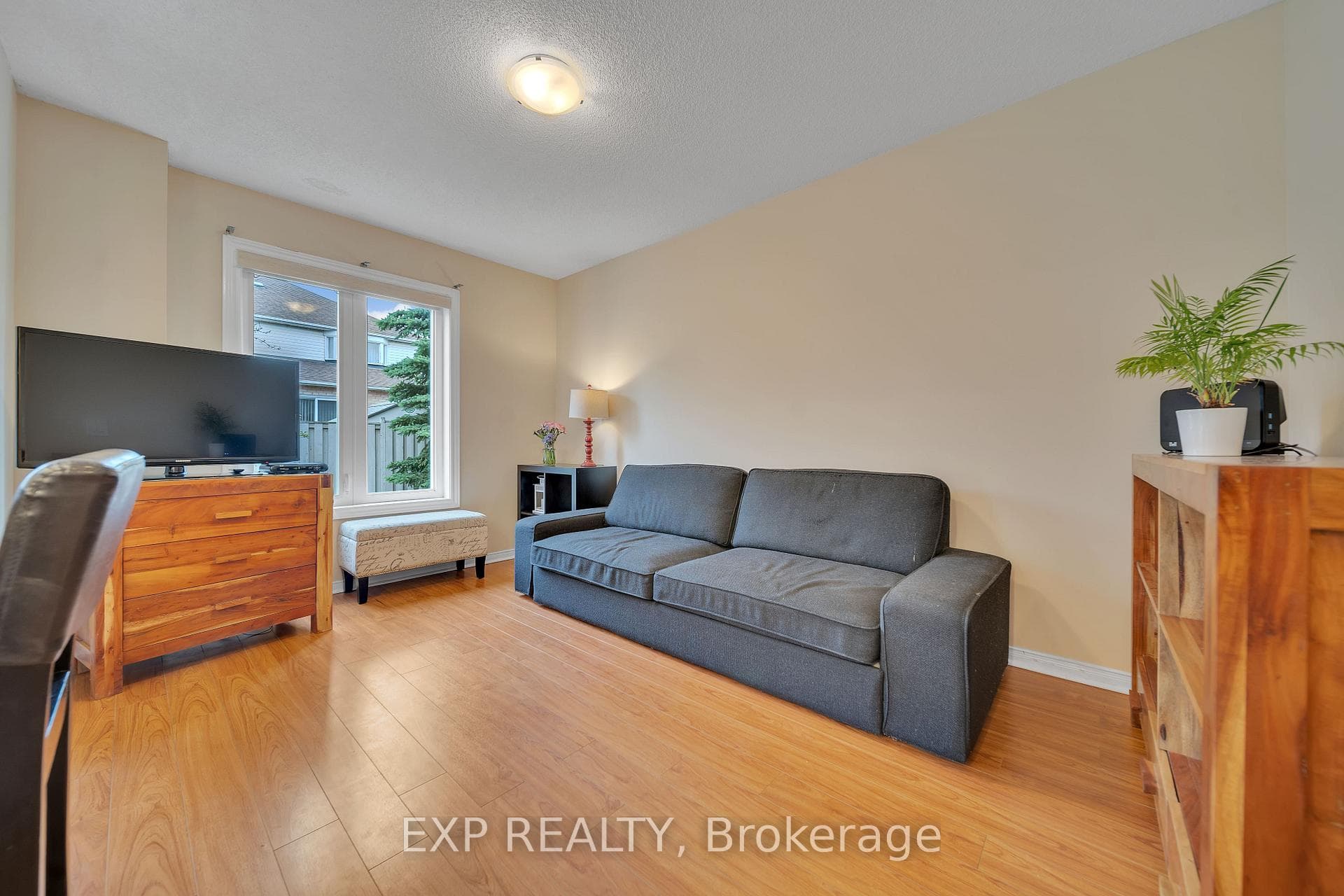 833 Scollard Court Unit 91 photo 5