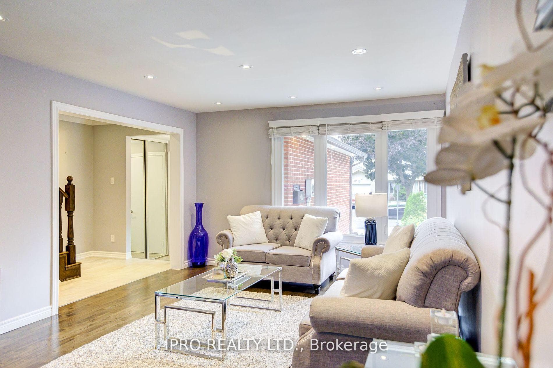 31 Barrington Crescent photo 17