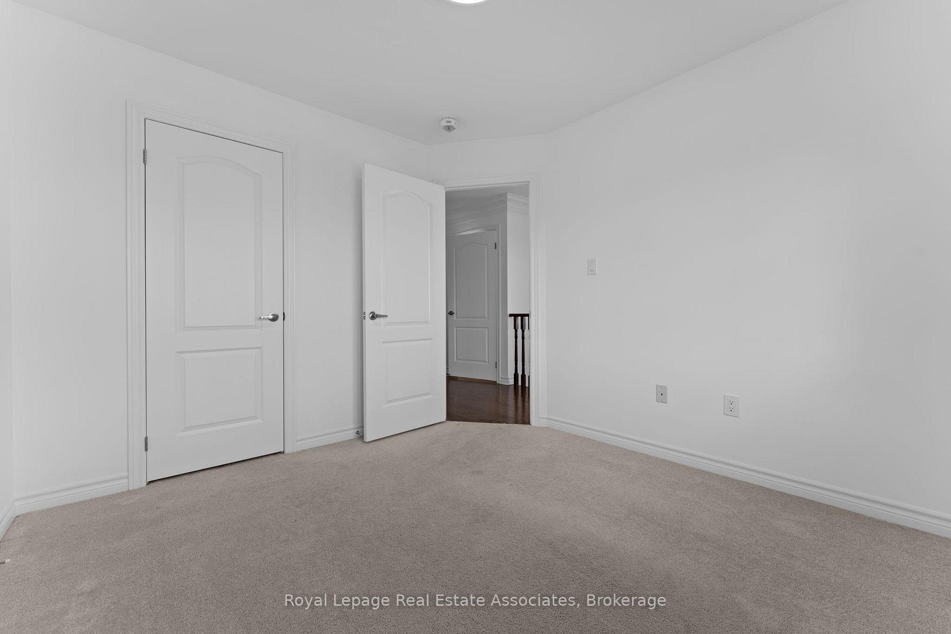 8 Sierra Crescent photo 32