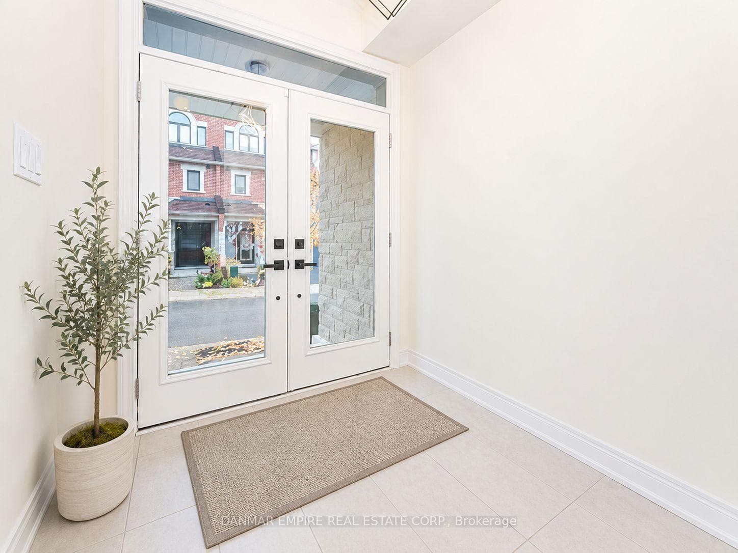 11 Hiawatha Court photo 3