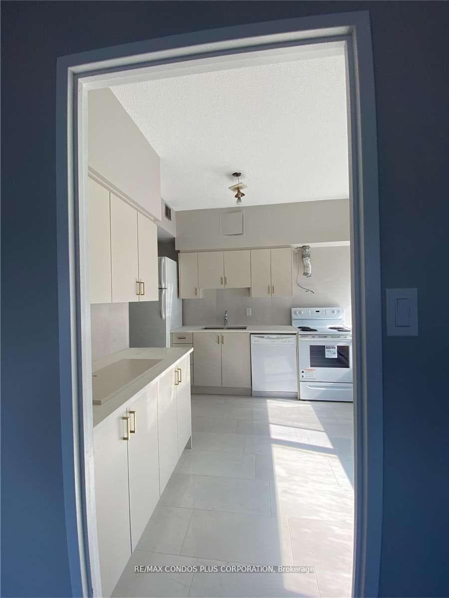 70 Erskine Avenue Unit 601 photo 5