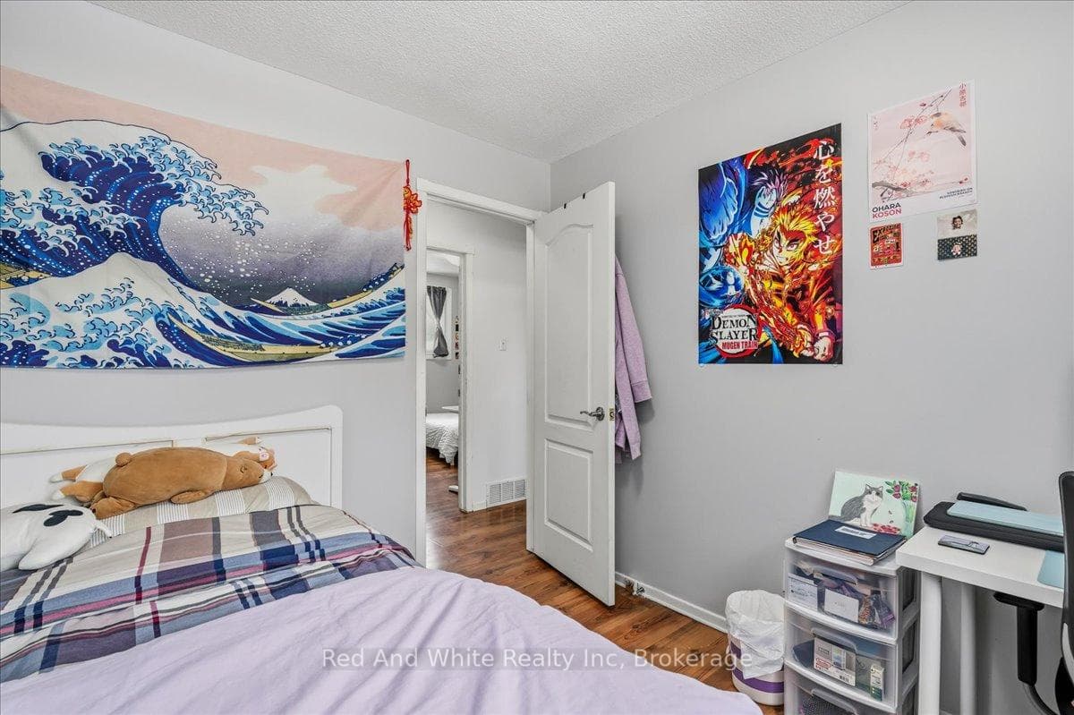 400 Midwood Crescent photo 17