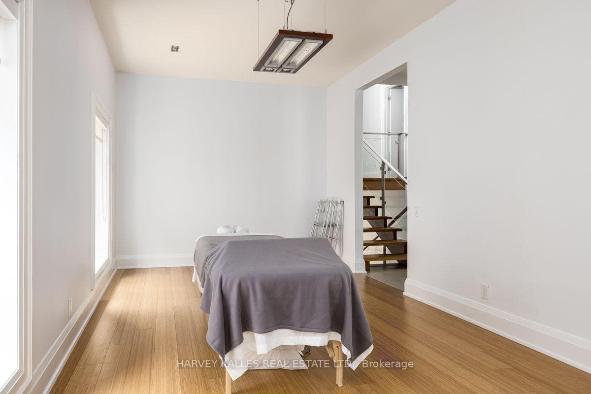 562 Bedford Park Avenue photo 10