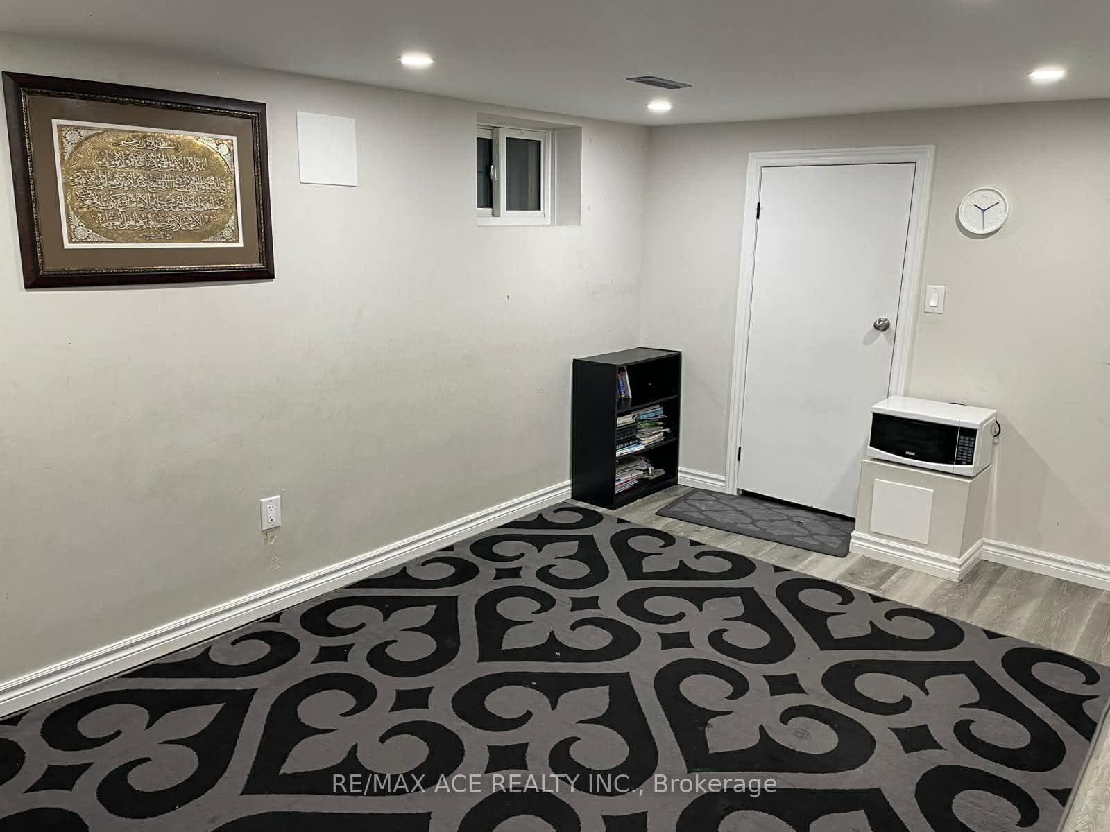 169 Flora Drive photo 4