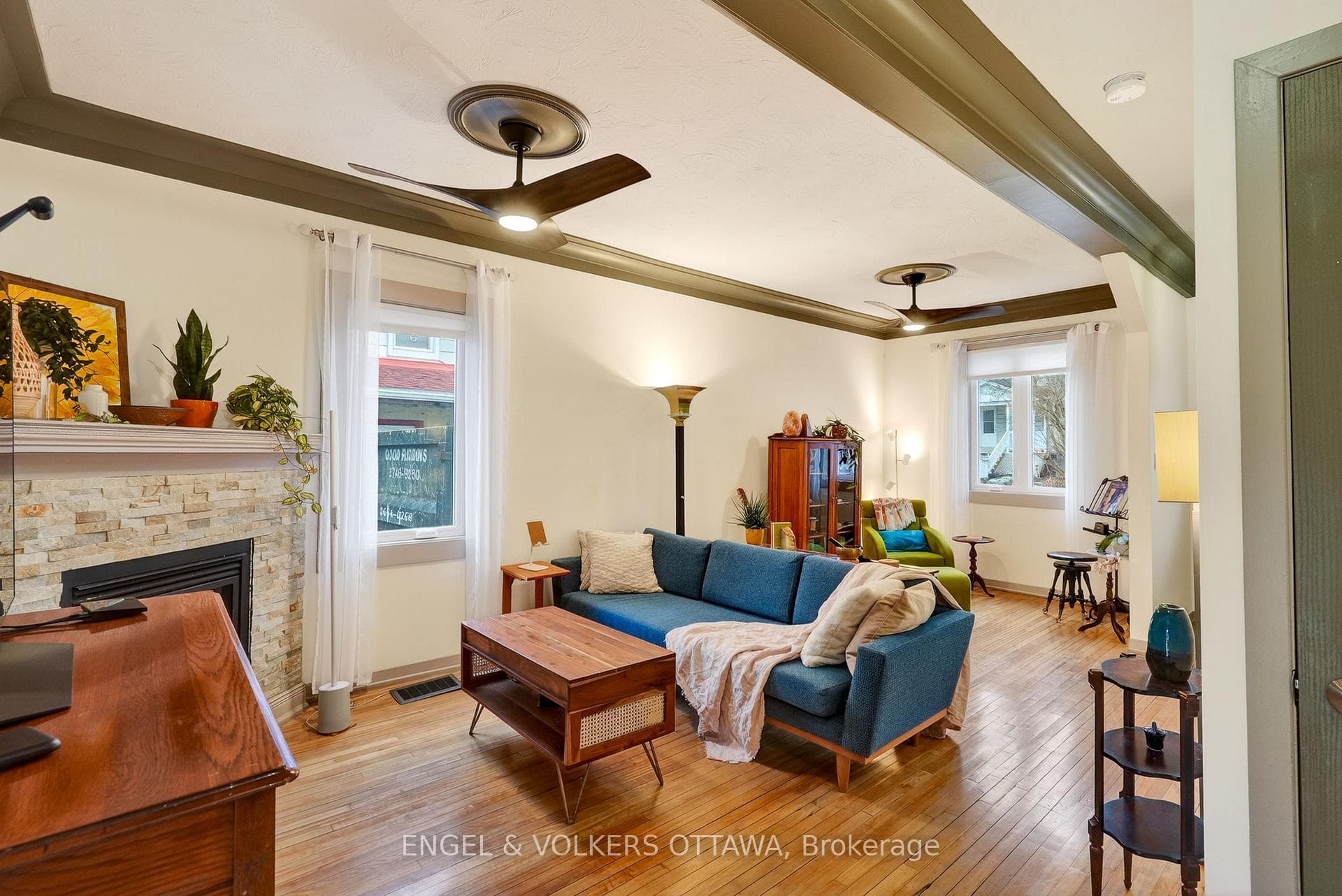 381 Montfort Street photo 8