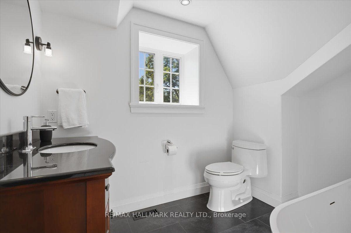 105 Duckworth Street photo 27