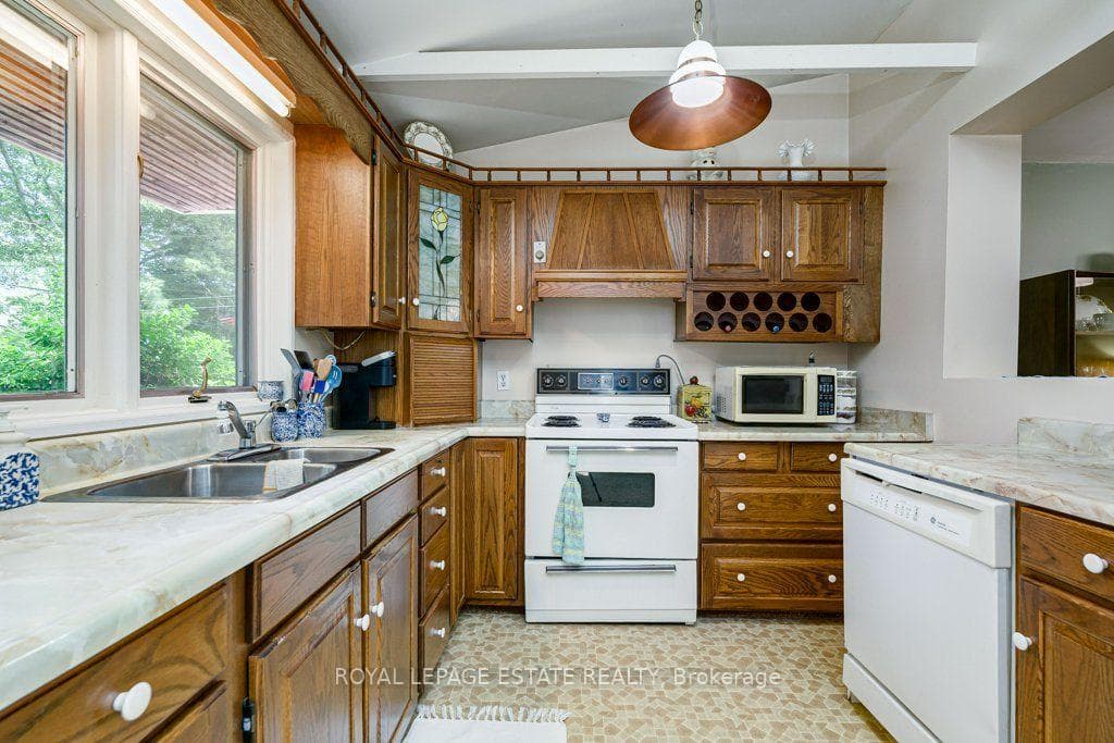 181 Silver Birch Avenue photo 8