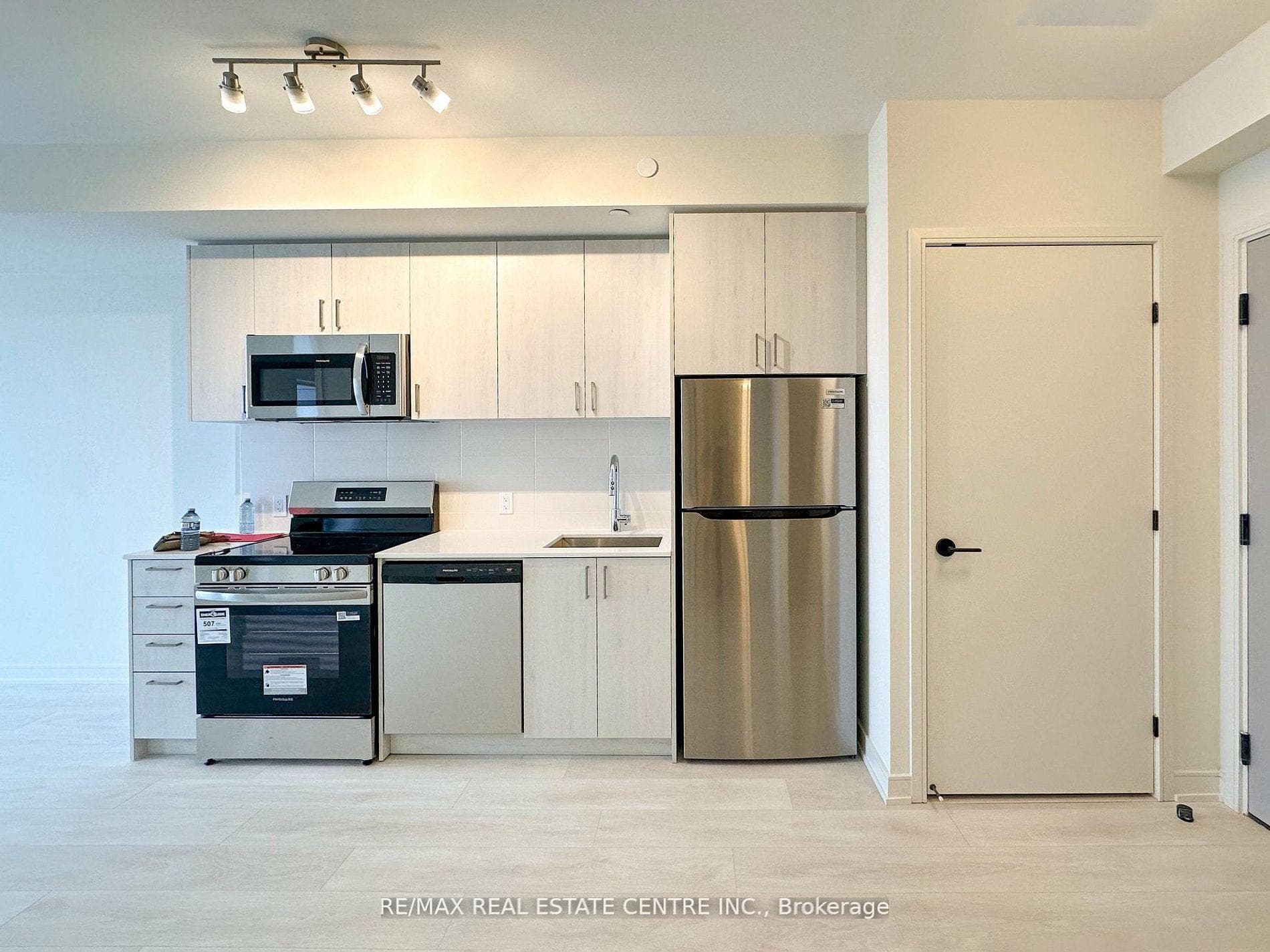 8020 Derry Road Unit 2106 photo 4