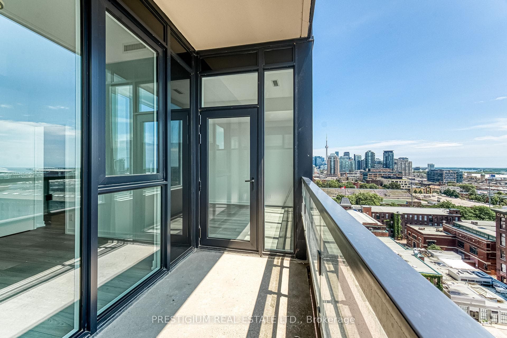 285 Dufferin Street Unit 1211 photo 30