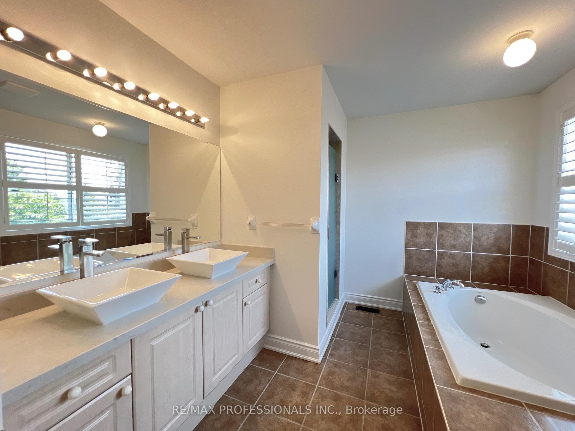3895 Henrietta Way Unit Main photo 31