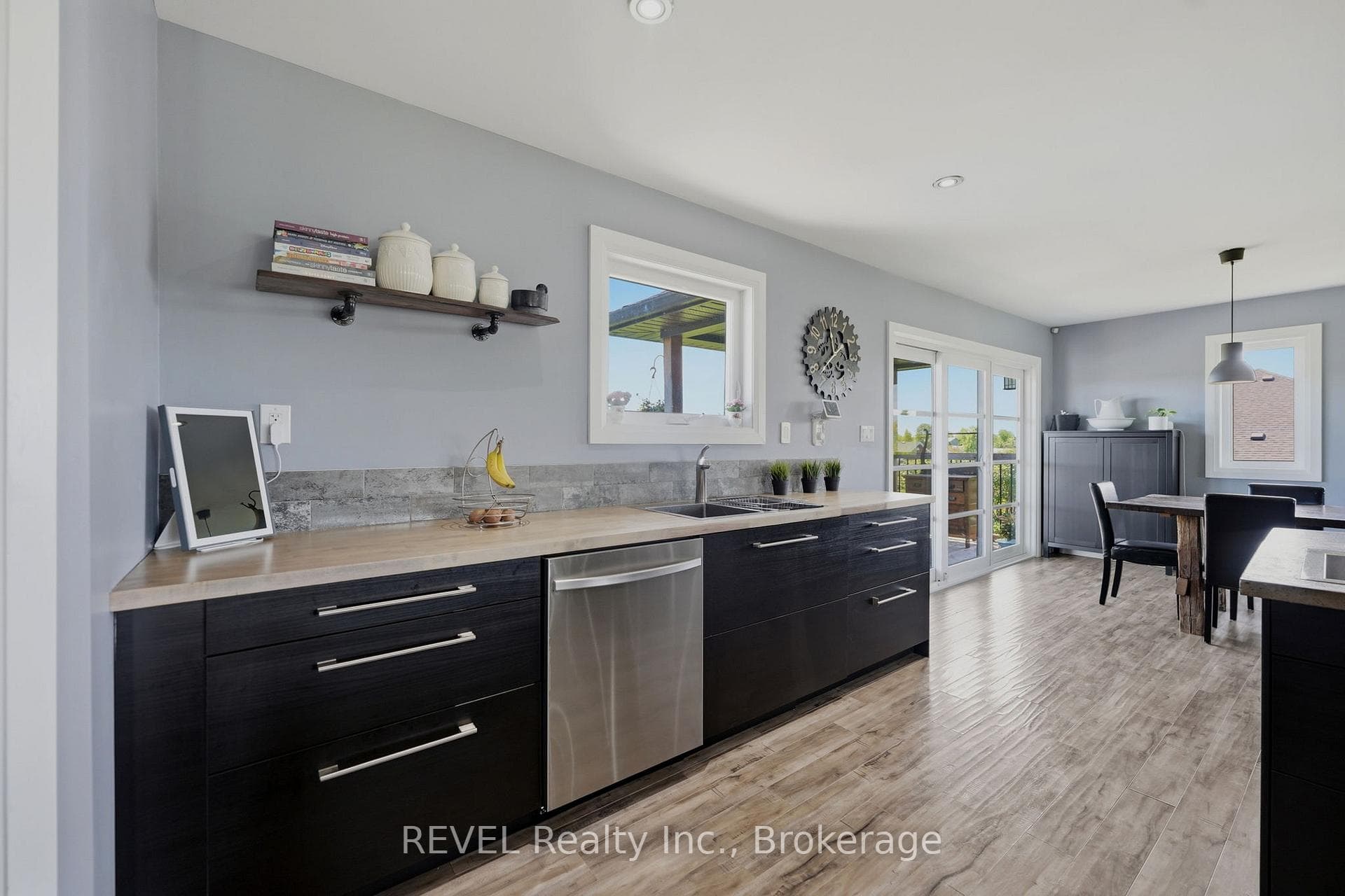 221 Farr Street photo 11
