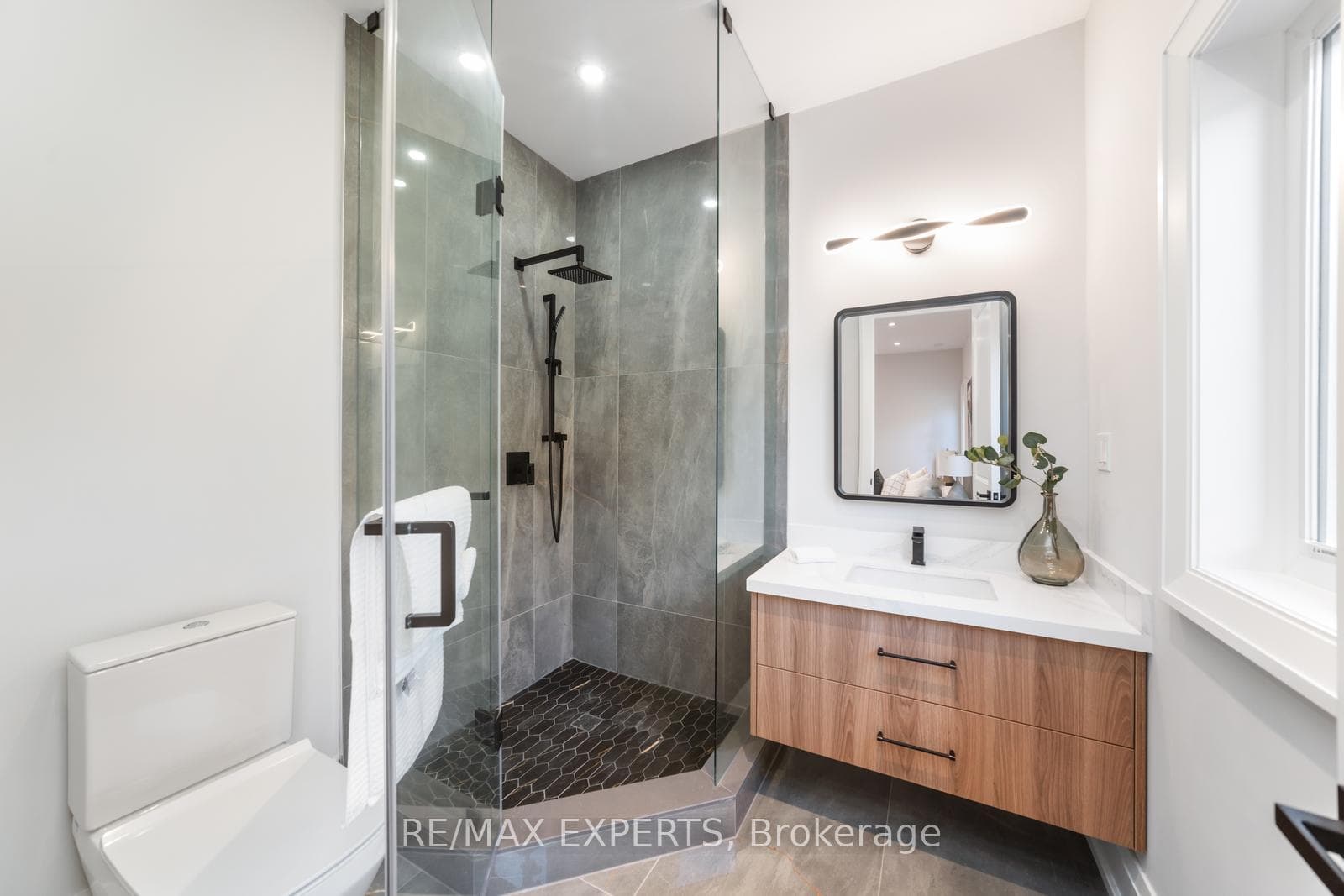 88 Moray Avenue photo 37