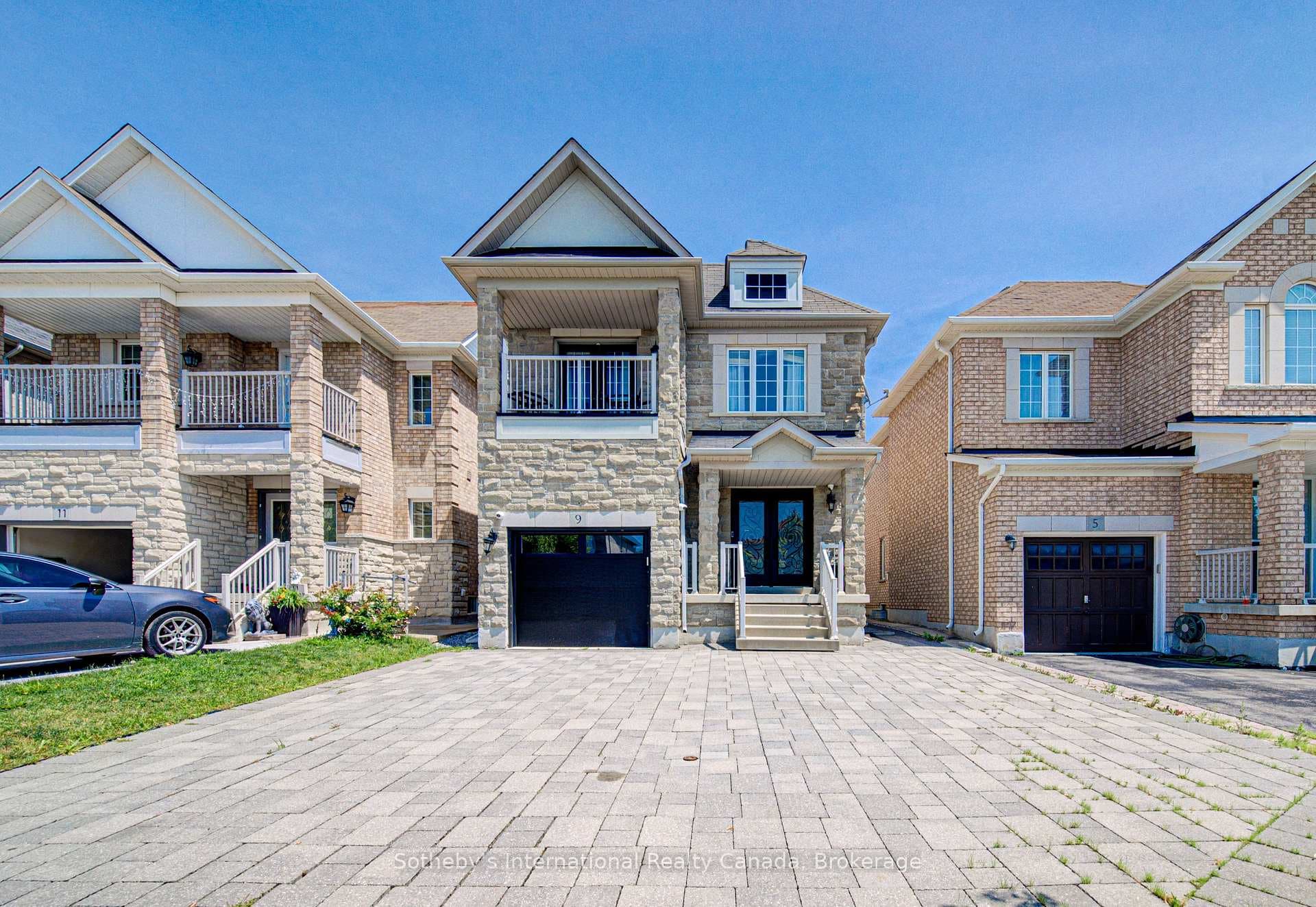 9 Aidan Drive photo 1