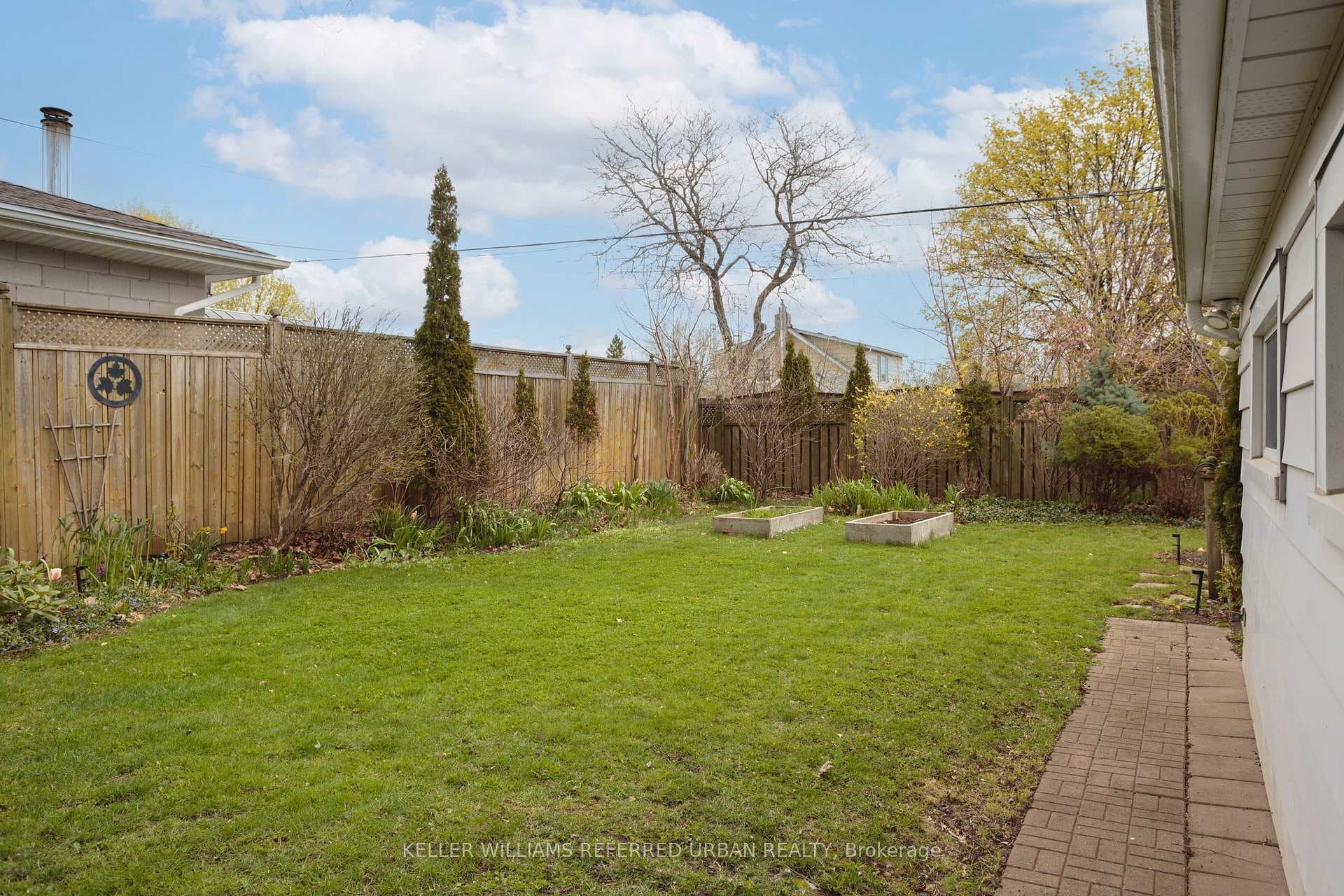 115 Fernhill Boulevard photo 38