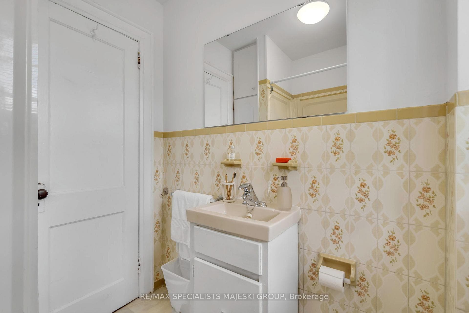 62 Superior Avenue photo 29