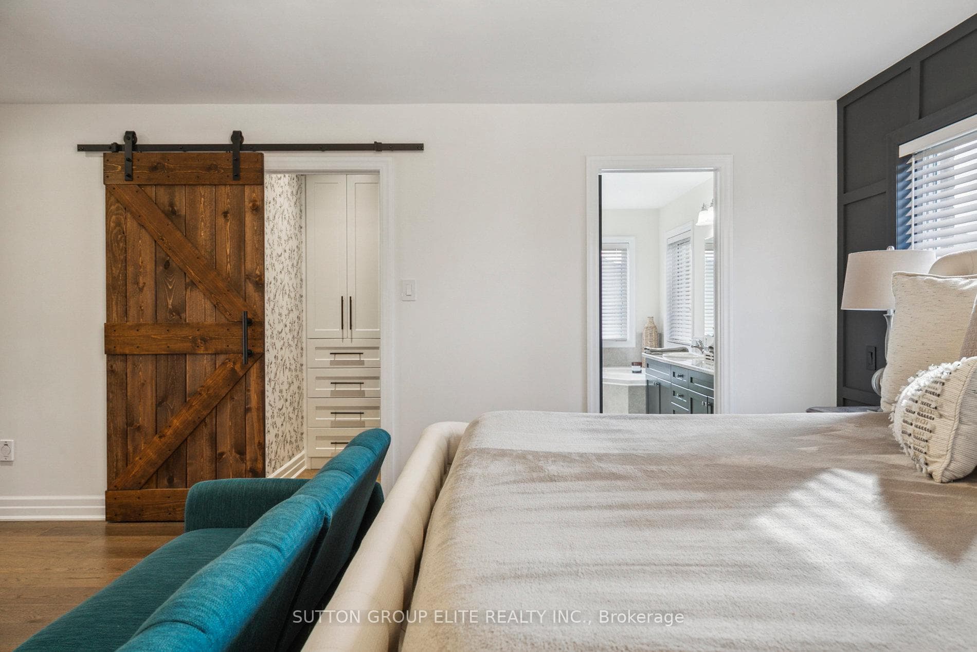 1359 Connaught Terrace photo 22