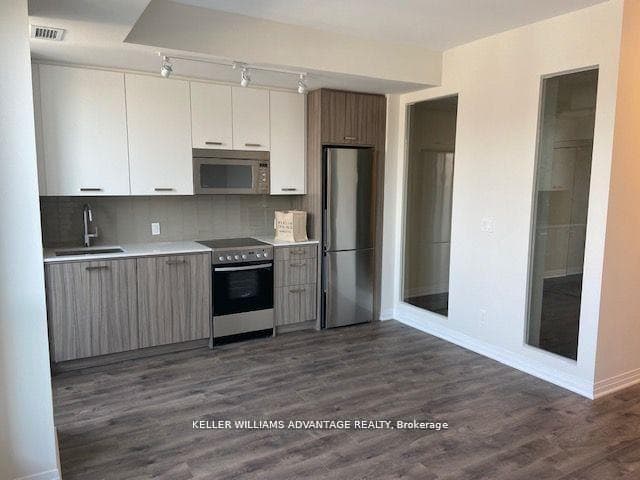 1630 Queen Street Unit 514 photo 3