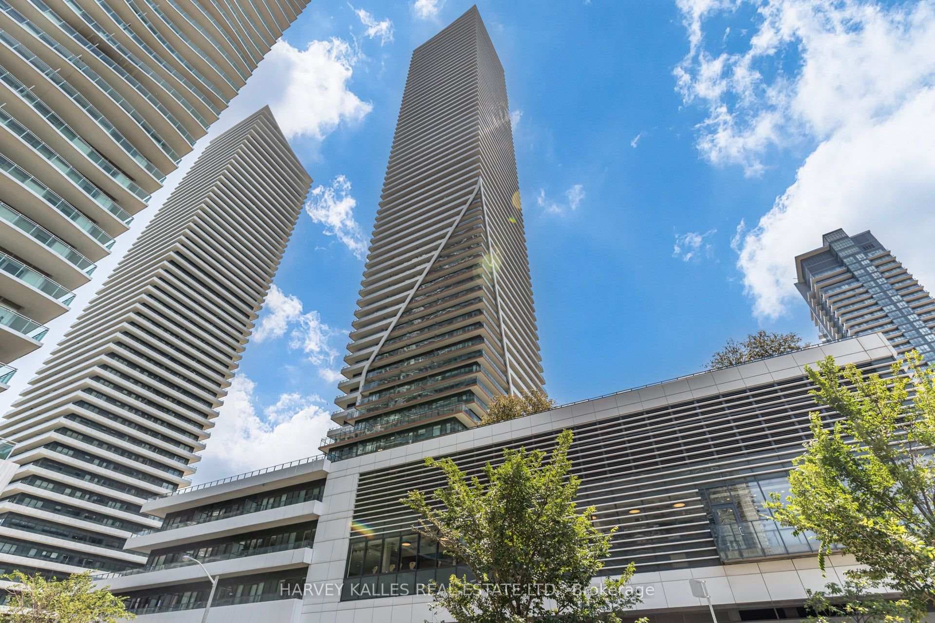 30 Shore Breeze Drive Unit 1822 photo 3