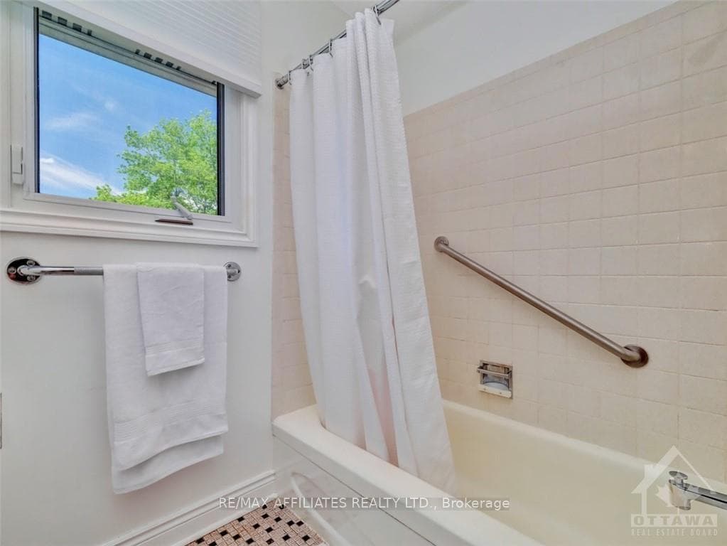 1619 VALMARIE Avenue photo 15