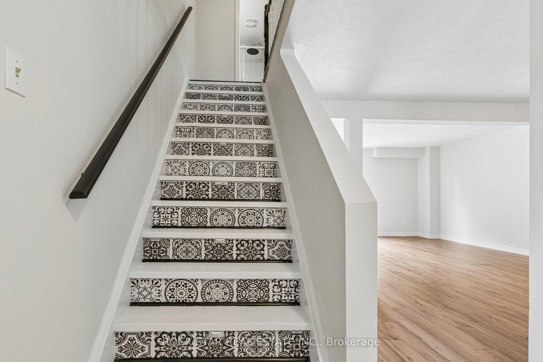 305 Sekura Street photo 12