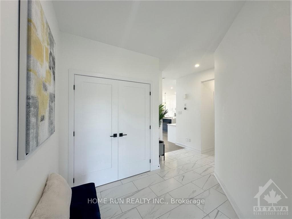 67 VICEROY Mews photo 3
