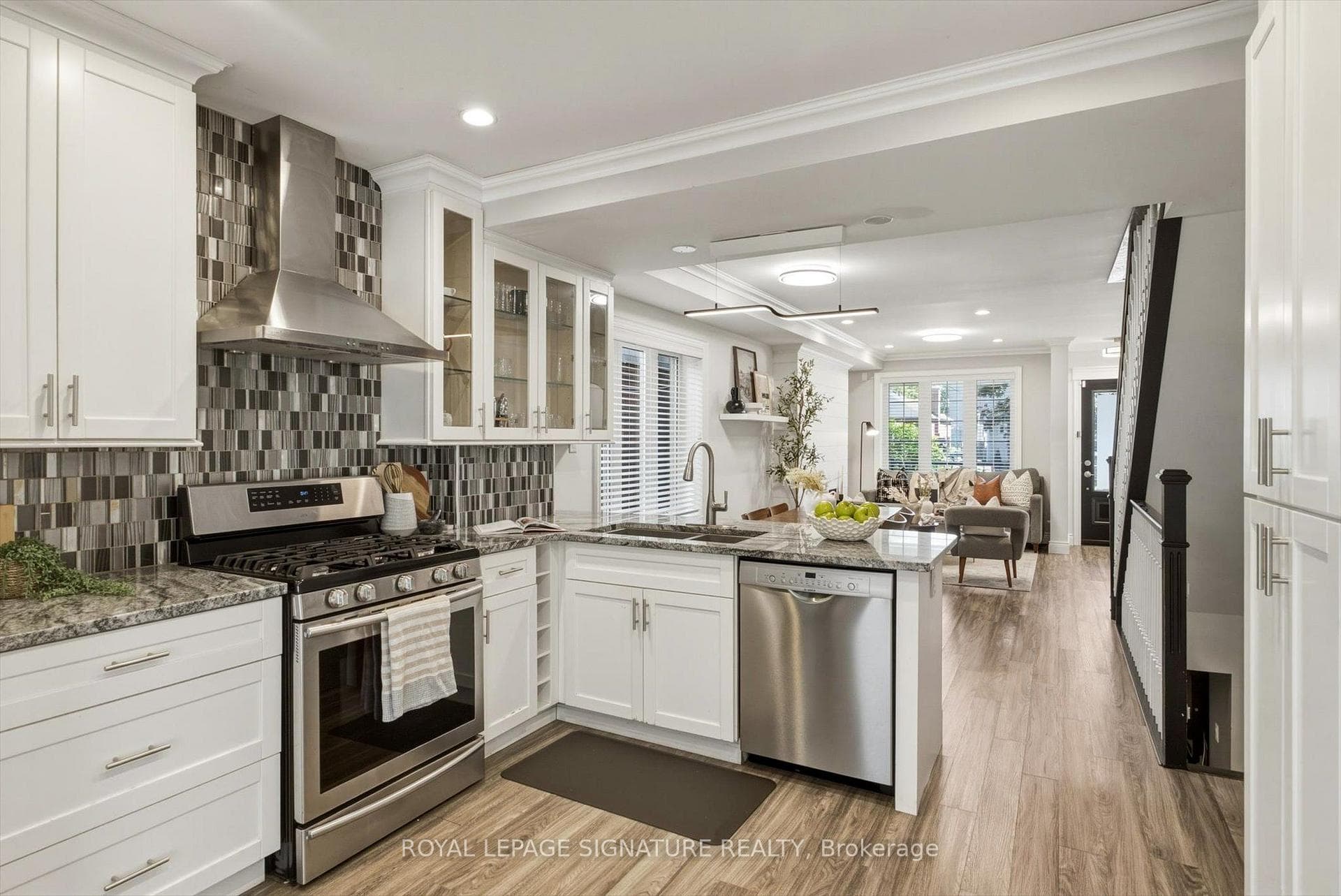 122 Holborne Avenue photo 18