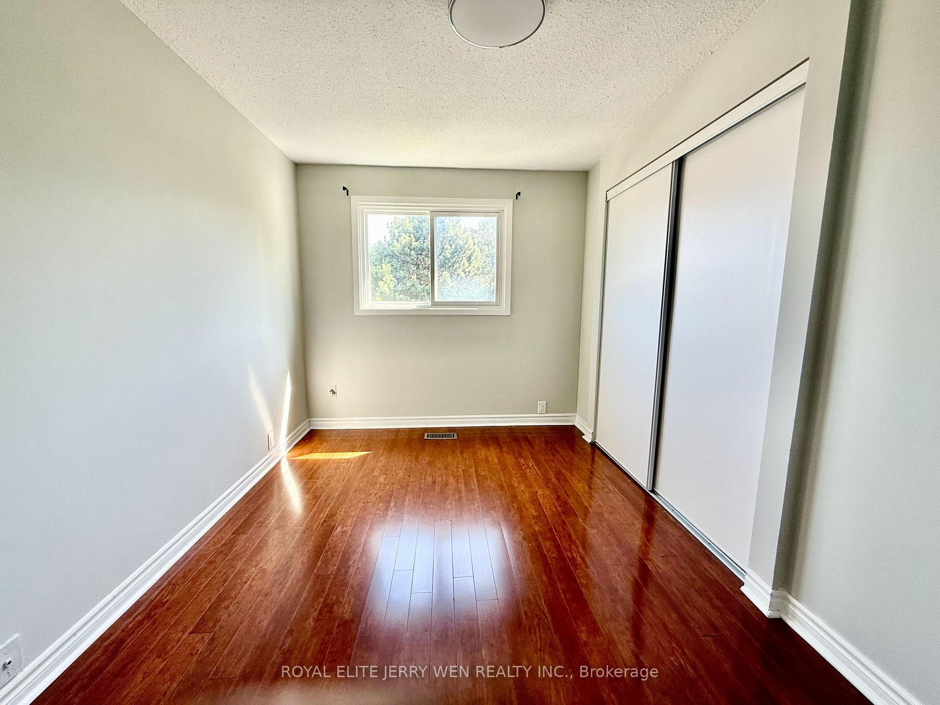 24 Muirlands Drive photo 11