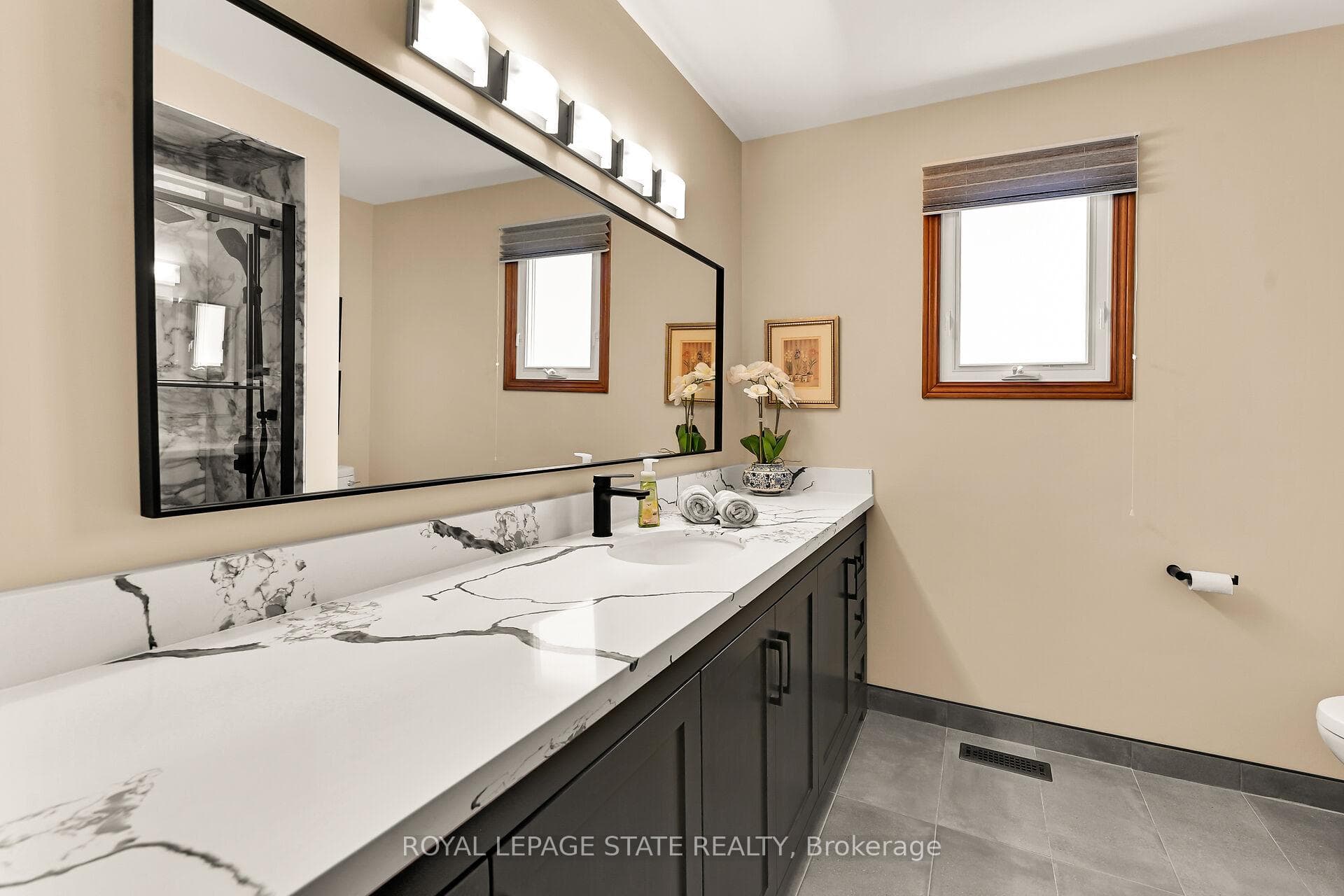 64 Allanbrook Street photo 21