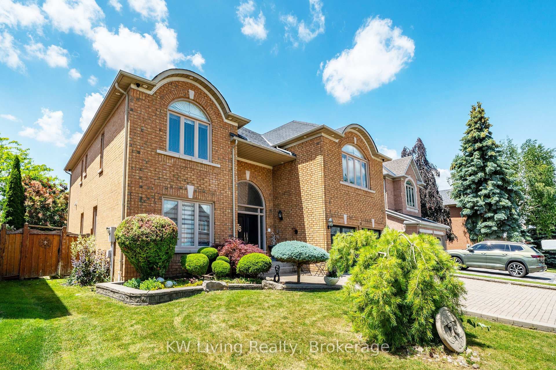 76 Silver Rose Crescent photo 3