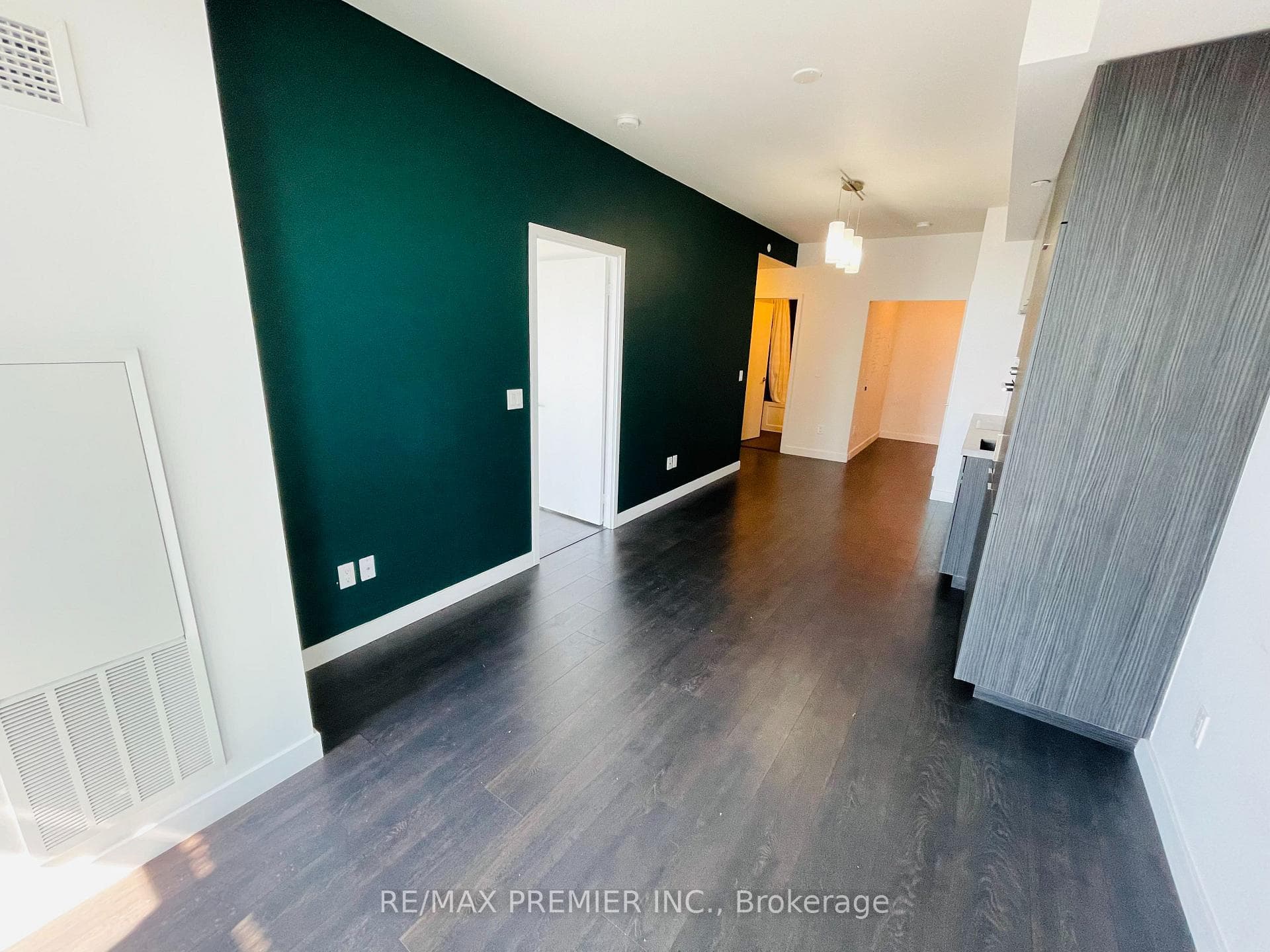 8 Eglinton Avenue Unit 4301 photo 4