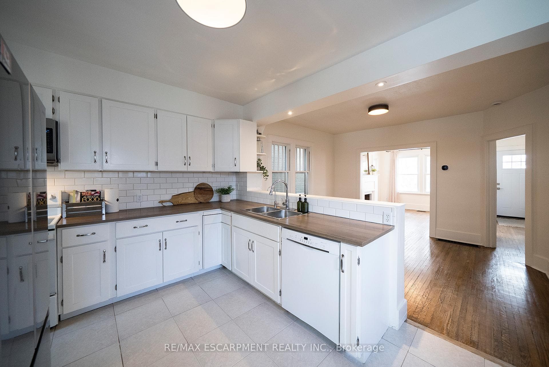 65 1/2 Dundas Street photo 14