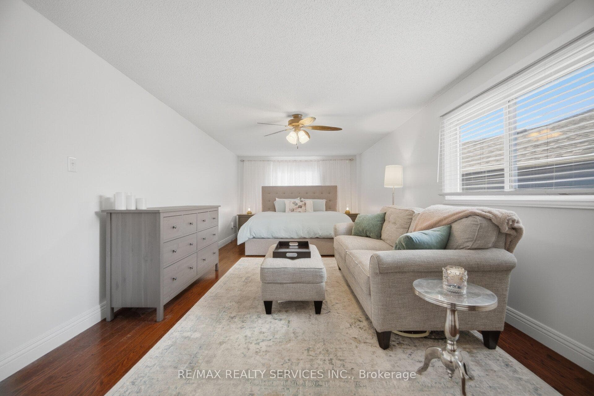 8 Paramount Place photo 23