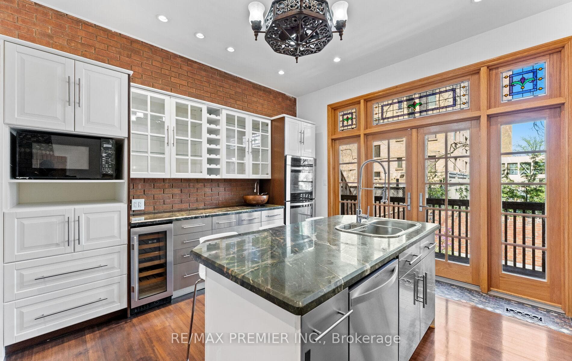 211 Mutual Street photo 12