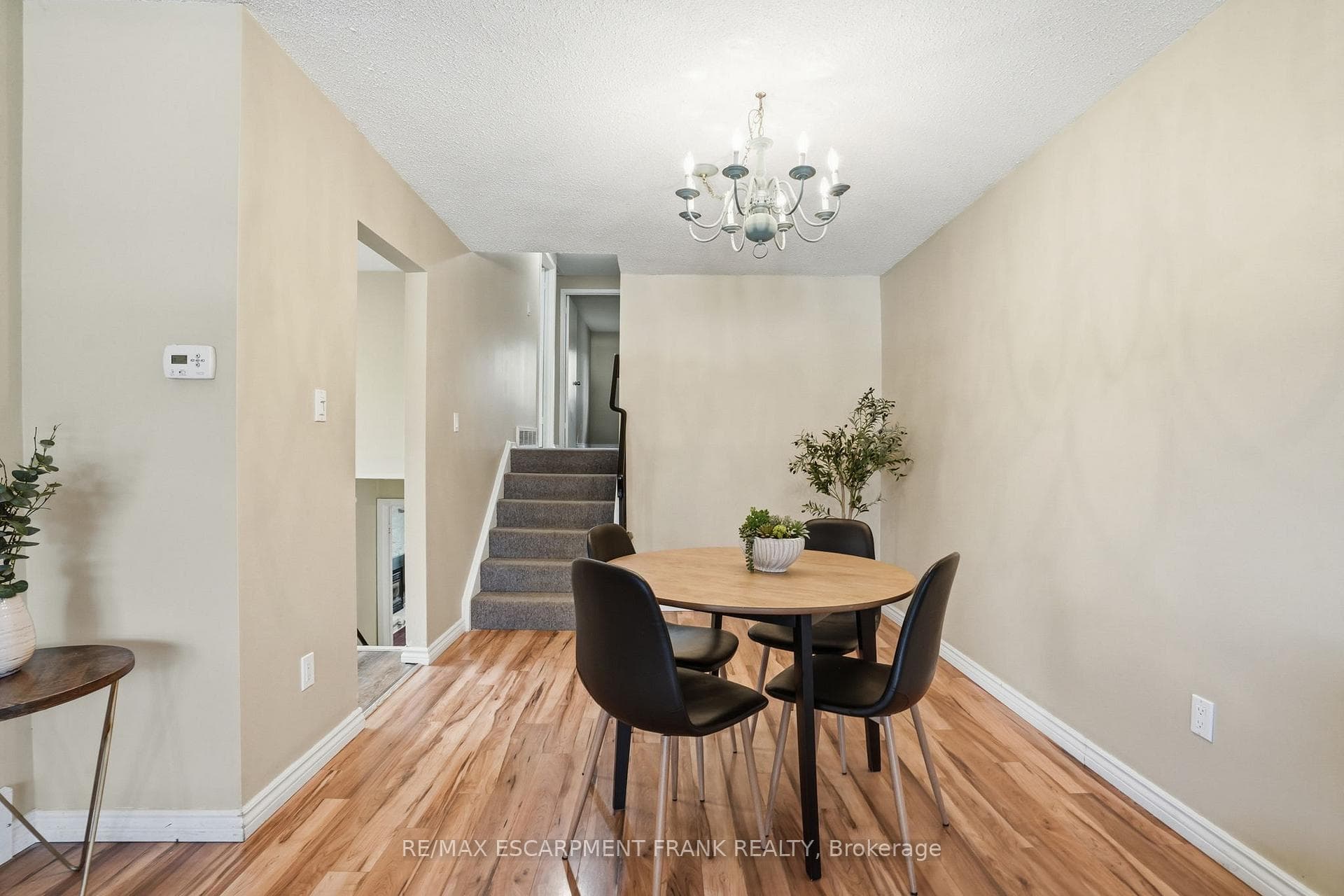 94 WENDOVER Drive photo 11
