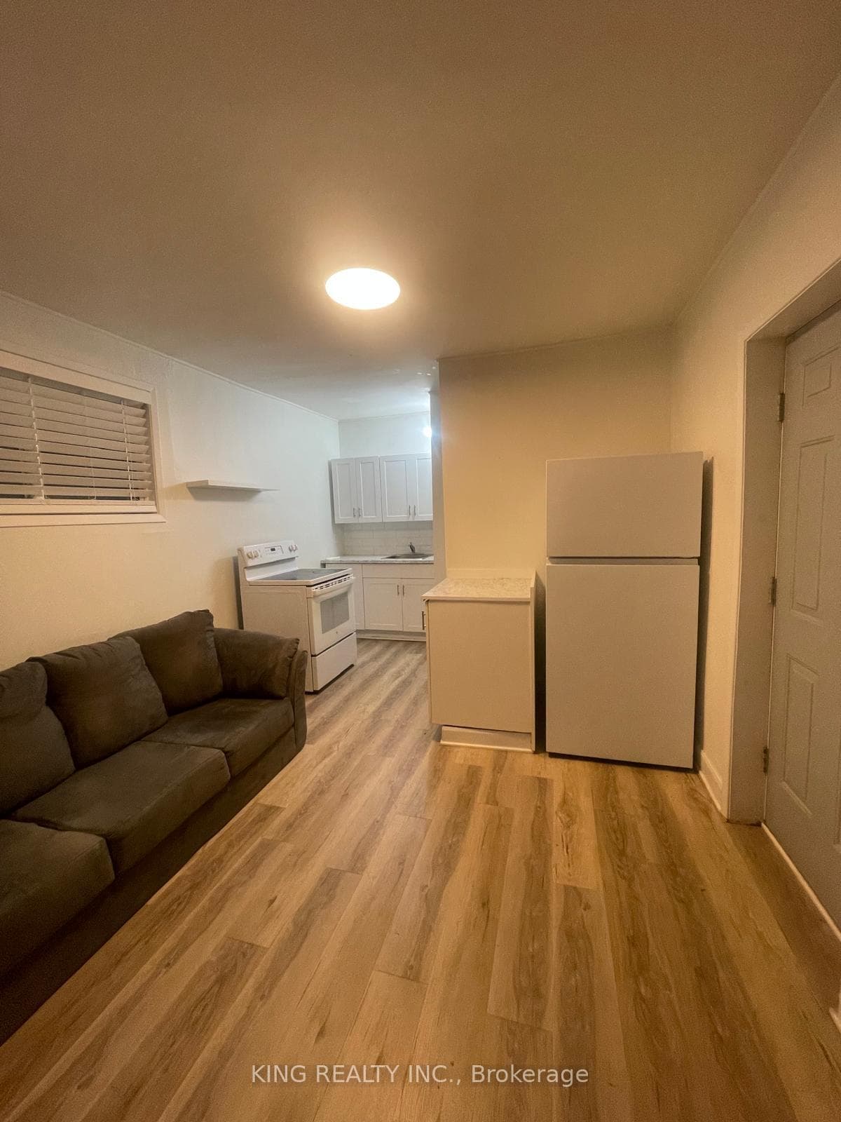 137 Wellington Street photo 7