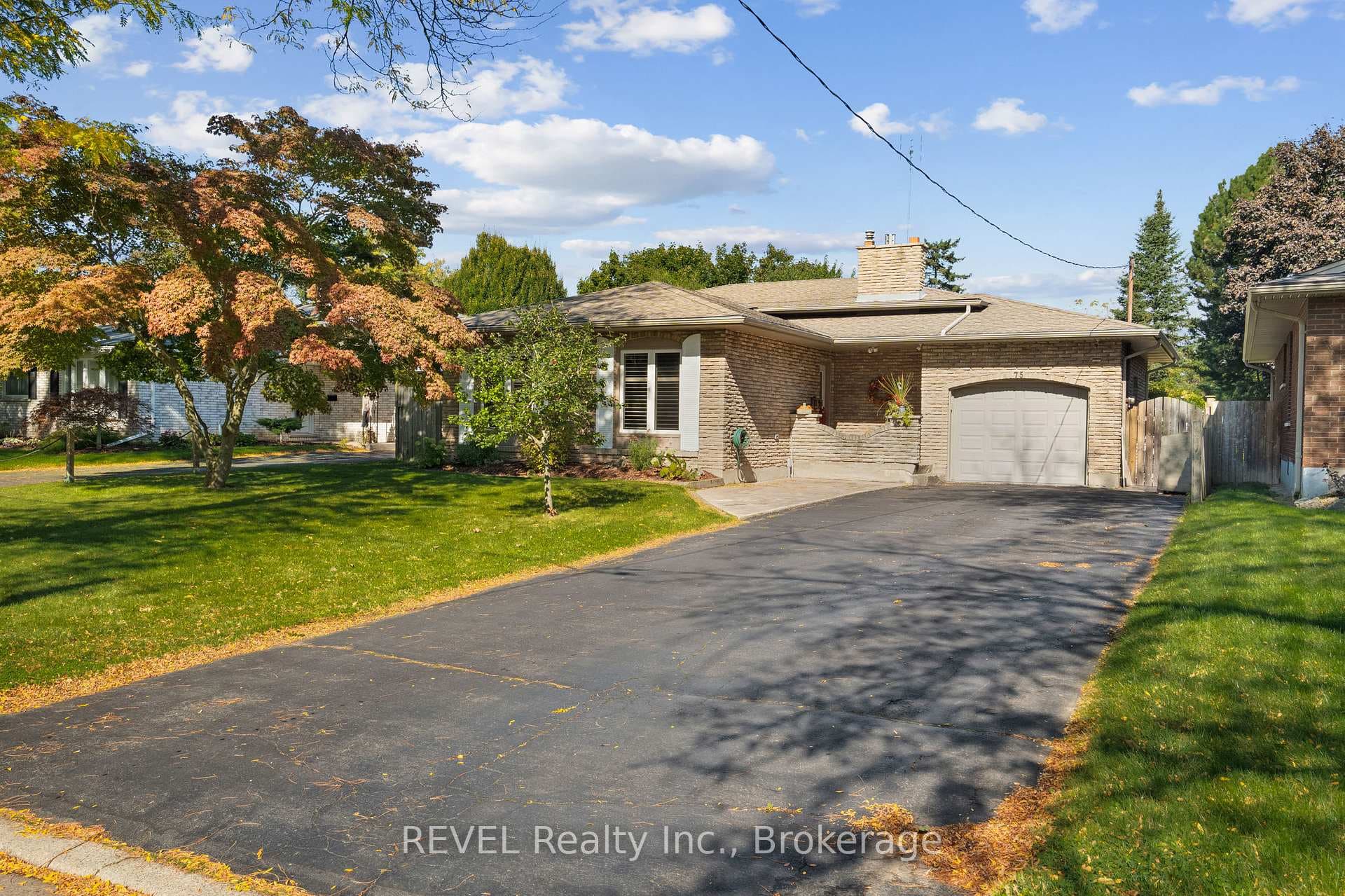 75 AQUADALE Drive photo 2