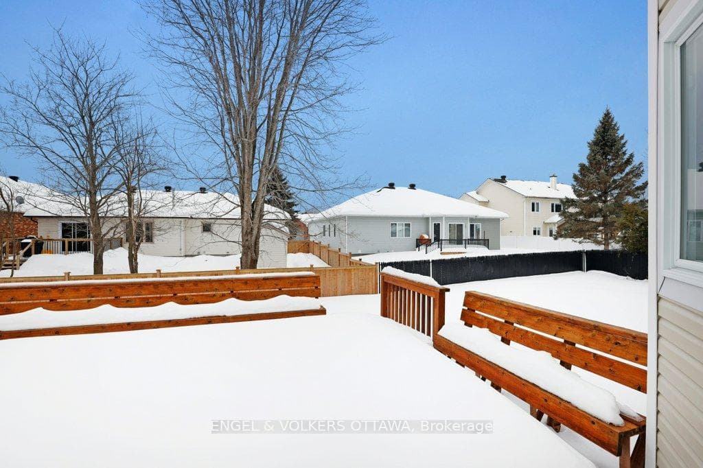 8 Mary Hill Crescent photo 40