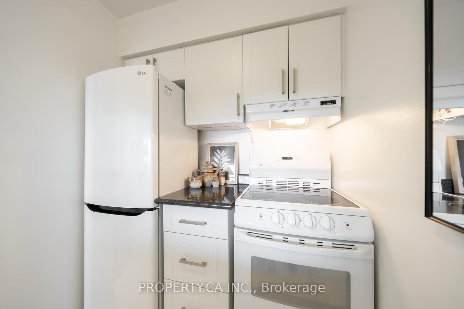 80 St Patrick Street Unit 914 photo 17