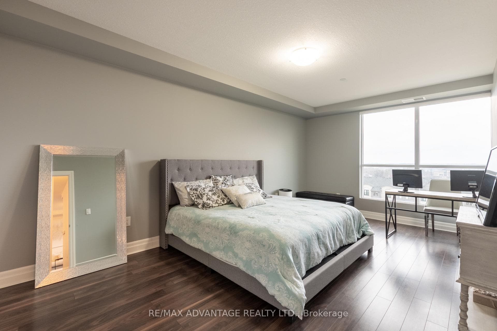 260 Villagewalk Boulevard Unit 603 photo 16