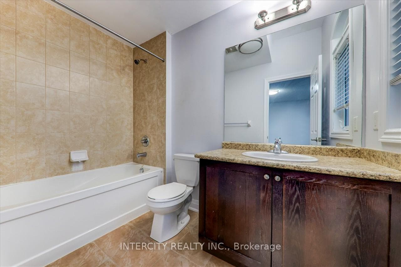 645 Armstrong Road photo 34