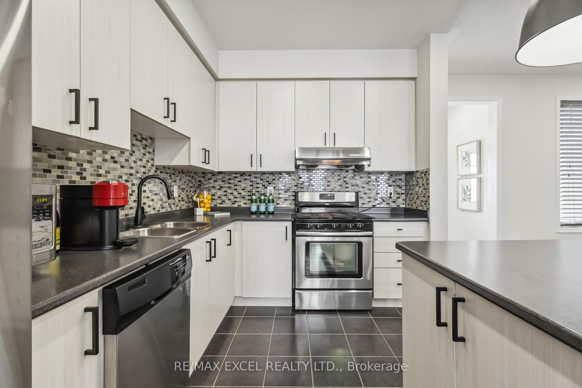 78 Terry Fox Street photo 13