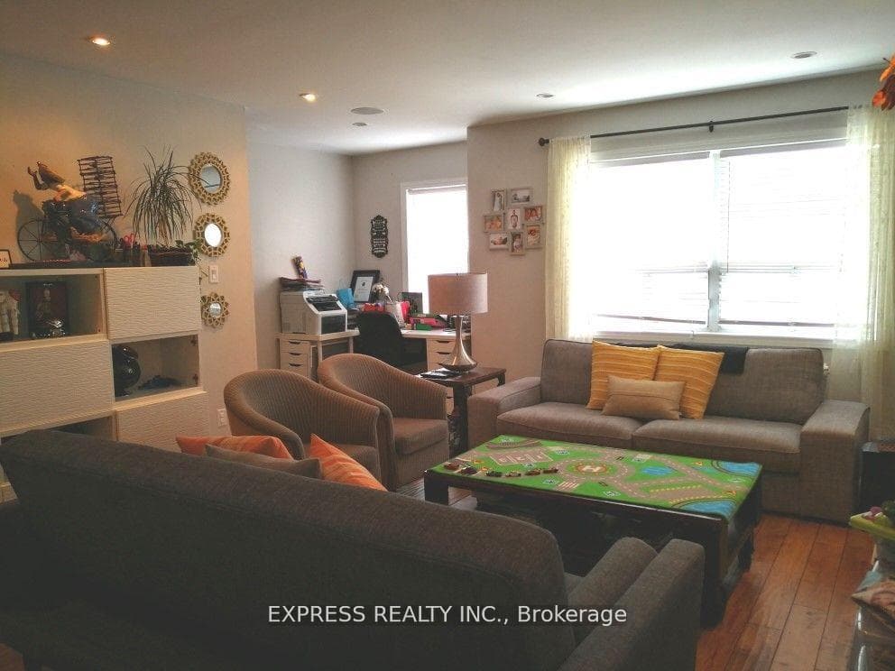 1134 Avenue Road Unit 2 photo 10