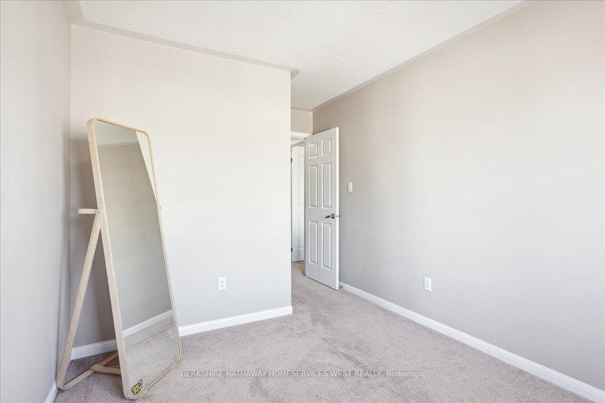 222 Septimus Heights photo 32