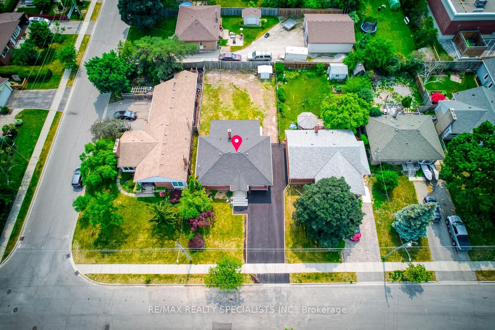 470 Kingsleigh Court photo 3